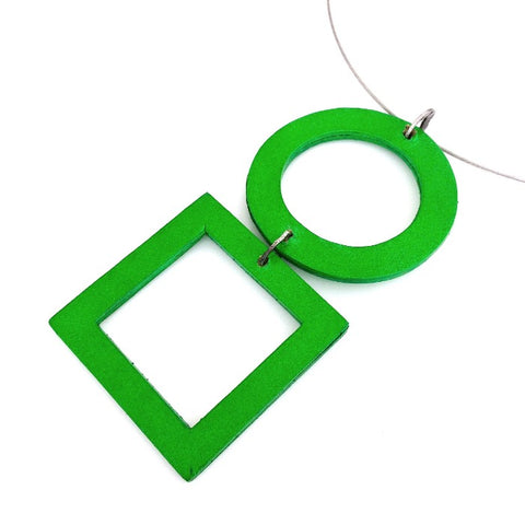 Ras de cou géométrique en cuir de couleur vert,rond sur carré sur cable, fermoir aimant