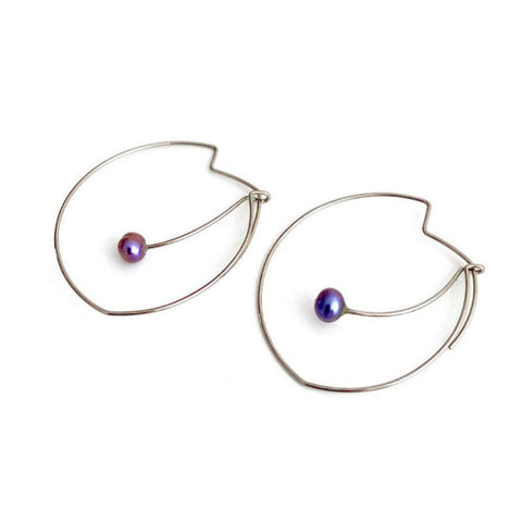 Boucles d'oreilles graphiques en acier inox et perles rondes violettes de Chine
